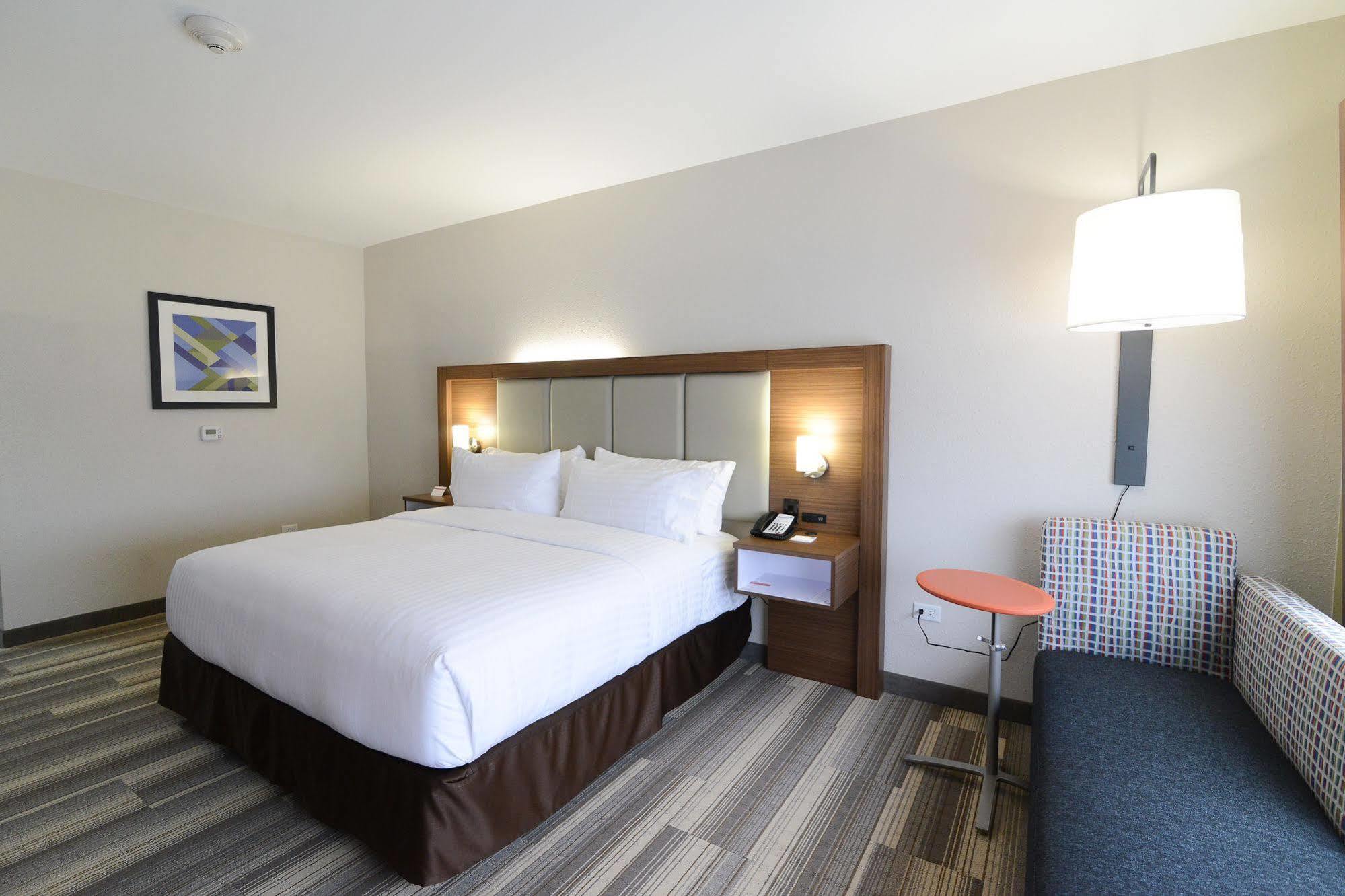 Holiday Inn Express & Suites Chicago North Shore - Niles By Ihg Exterior foto
